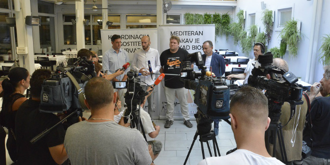 REZULTATI ANKETE Većina radnika u ugostiteljstvu smatra da se smanjenjem poreza može povećati njihova plaća