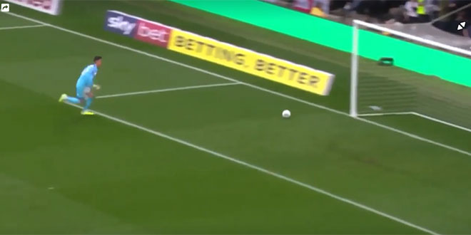 VIDEO: Simon Sluga primio gol kakav se rijetko viđa i ukopao svoju momčad