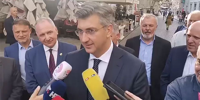 PLENKOVIĆ U SPLITU: Premijer je prije utakmice sastančio sa svojim HDZ-ovcima