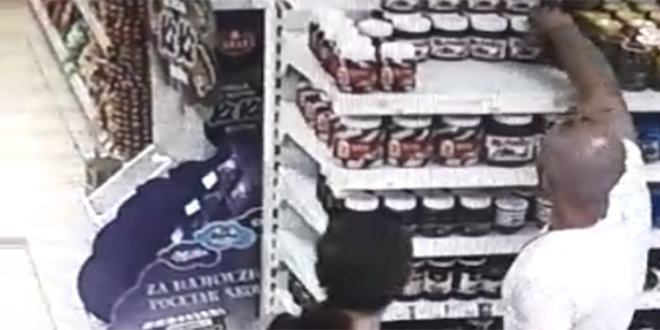 VIDEO Pogledajte kako lopovi ležerno trpaju torbu Nutellama u splitskoj trgovini