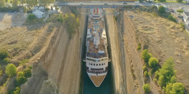 VIDEO Dubrovački kapetan prošao do sada najvećim kruzerom kroz uski Korintski kanal