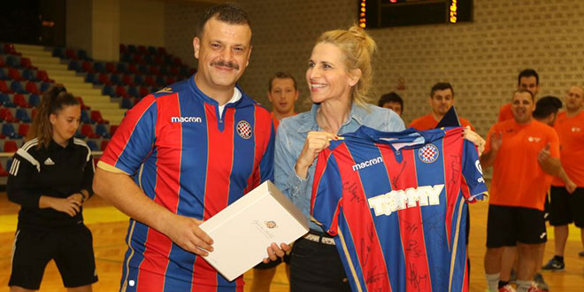 FOTOGALERIJA: Veterani Hajduka odigrali protiv DES-a humanitarnu utakmicu