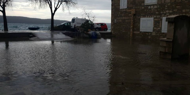 FOTO I VIDEO Kaštel Sućurac pod morem
