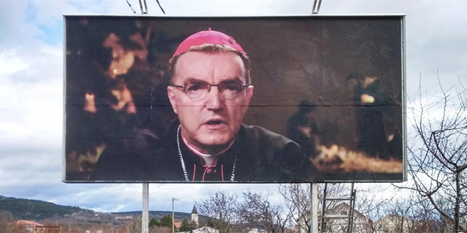 Boris Šitum postavio novi jumbo plakat u Cisti Provo, ovog puta je na njemu zagrebački nadbiskup