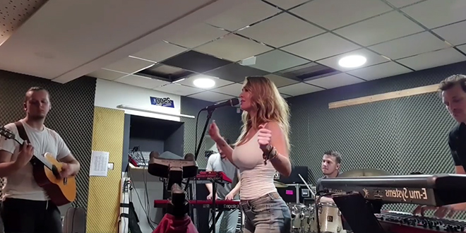 VIDEO Lidija Bačić počastila fanove - pjesmom