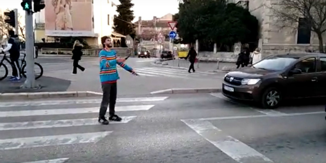 VIDEO: Pogledajte kako je žongler zabavio vozače na križanju u centru Splita