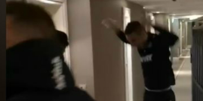 VIDEO: Pogledajte kako su igrači Hajduka proslavili pobjedu rukometaša