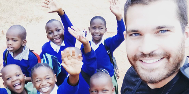 ČOVJEK KOJI ČINI SVIJET BOLJIM Dejan Nemčić: Nismo svjesni koliko sitnice nekome znače, jedna olovka može utjecati na to da dijete u Africi završi školu