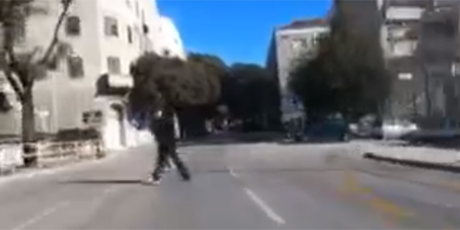VIDEO Nekada pješaci izazovu prometnu nesreću, pogledajte dva neoprezna prelaska ceste u Splitu