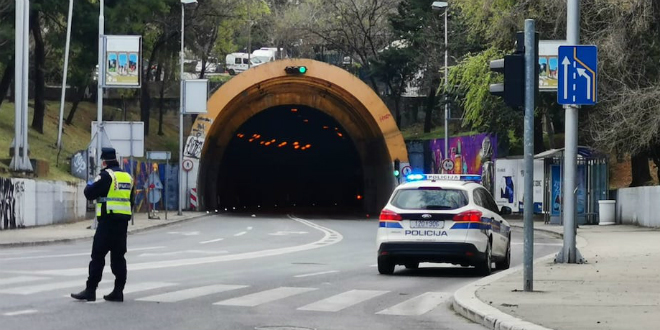 DETALJI NESREĆE U TUNELU Poginuo 69-godišnji vozač Peugeota, prešao je na drugu stranu ceste i zabio se u Alfa Romeo