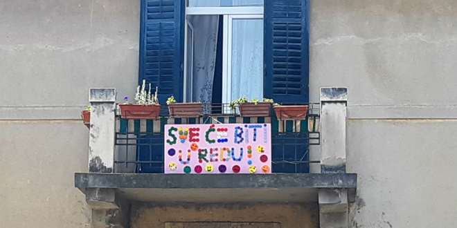 Pozitivna poruka s jednog splitskog balkona oduševila prolaznike