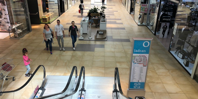 KINA JOŠ NE RADE Trgovački centri otvorili, u Splitu nema gužvi