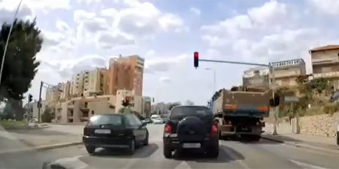 VIDEO: Pogledajte kako je proletio kamionom kroz crveno u Splitu