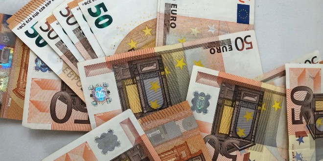 Uskoro će ukupni iznos plaće biti izražen u kunama i eurima