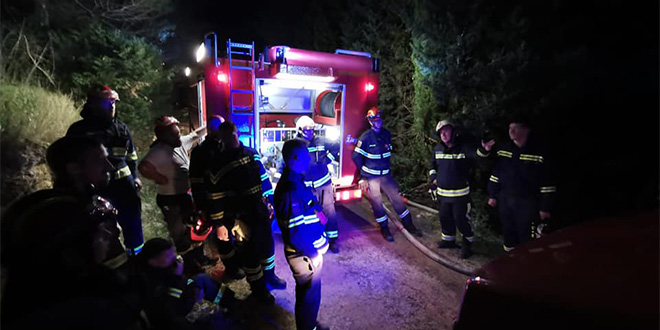 POŽAR KOD MAKARSKE: Izgorjelo 2 tisuće kvadrata šume i makije
