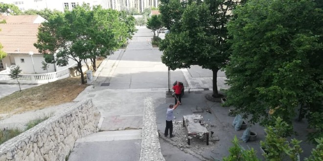 PROŠIRENJE ŠTEKATA? Srušen betonski stol u Ulici Fausta Vrančića gdje su djeca igrala stolni tenis