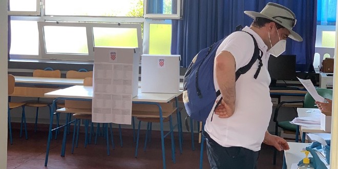 MUP: Na dan izbora u RH dozvoljen ulazak svim hrvatskim državljanima bez testa