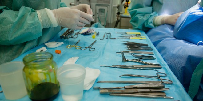 Mladi kirurg djetetu greškom probušio crijevo