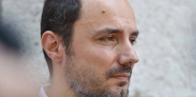 U Srbiji osvanuo vulgarni transparent s porukom Borisu Miloševiću