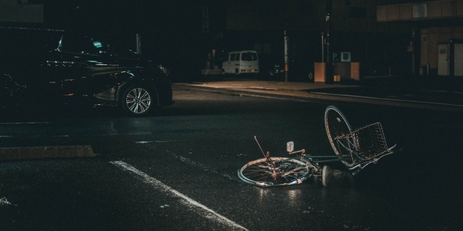 Pijan se automobilom zaletio u bicikliste i teško ozlijedio ženu