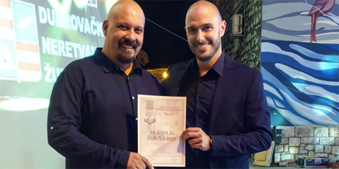 Saša Jakelić i Max Hozić nastupili na festivalu u Opuzenu i odnijeli nagradu za najbolji duet