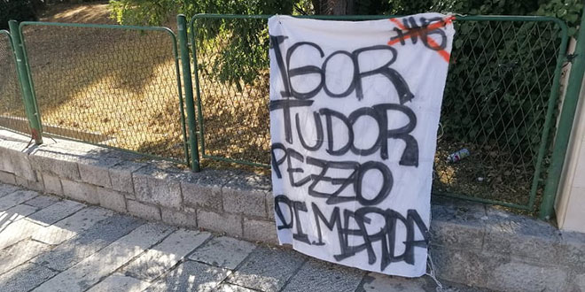 U blizini Starog placa osvanula uvredljiva poruka prema bivšem Hajdukovu treneru