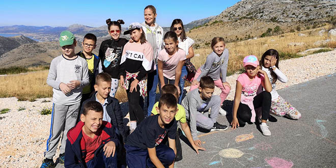 ŠKOLA U PRIRODI Zvjezdano selo Mosor i sada nastavlja s programom