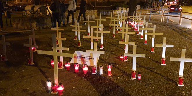 EMOTIVNO U VUKOVARSKOJ Zapaljene svijeće u sjećanje na žrtvu Vukovara i Škabrnje