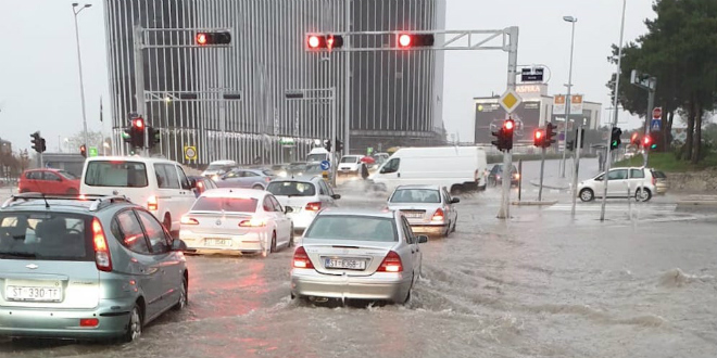 POTOP NA SPLITSKIM CESTAMA: U gradu je kaos zbog kiše