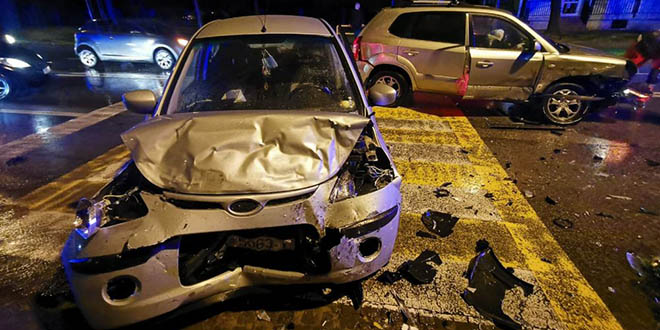 PROMETNA NESREĆA U SPLITU: U Kaštelanskoj sudar dva automobila