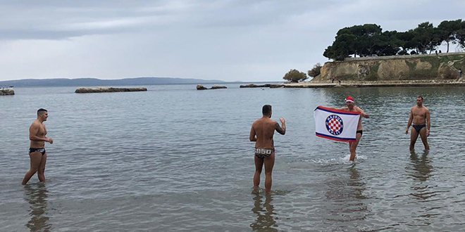 VIDEO S FIRULA 'Sritan Božić ciloj familiji 1950 i da šta prije ova sezona ode... Di?'