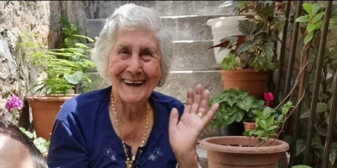 IZVRSNA VIJEST Nona Mira iz Supetra ima 87 godina i pobijedila je koronu!