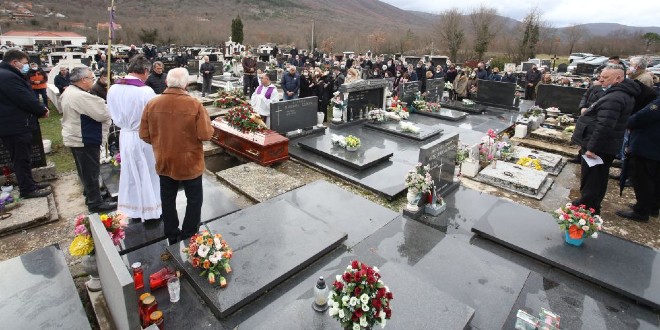 FOTOGALERIJA: U Slivnu sahranjen sudac Slavko Lozina