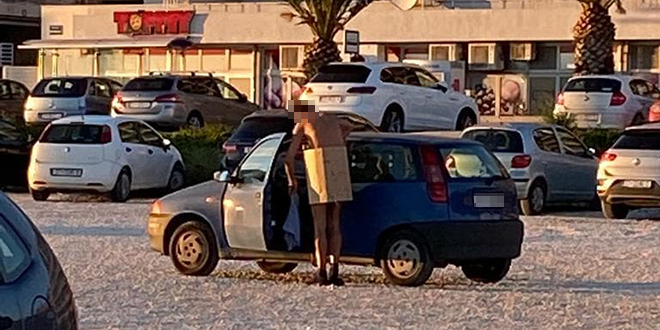 SNAŠAO SE Kartonska kutija može poslužiti i za presvlačenje na plaži