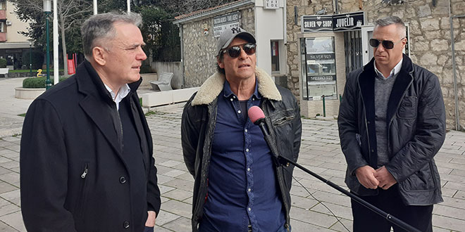 SRCEM ZA PETRINJU: Makarski poduzetnici pokrenuli akciju za izgradnju kuće šesteročlanoj familiji!