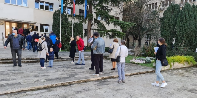 GUŽVA ZBOG POVRATA POREZA 'Građani žele neposredan kontakt, ne mora se fizički u zgradu predati prijava'