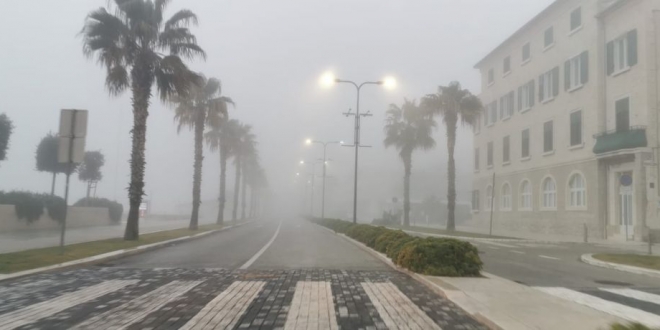 NOVO NORMALNO Pogledajte Kaštela i Split pod maglom