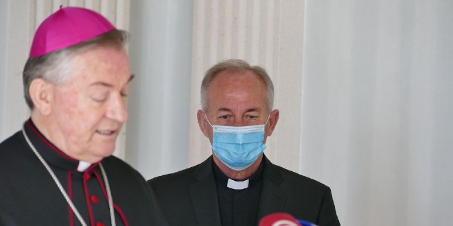 FOTOGALERIJA Nadbiskup Barišić objavio imenovanje novog hvarskog biskupa, pogledajte kako je bilo