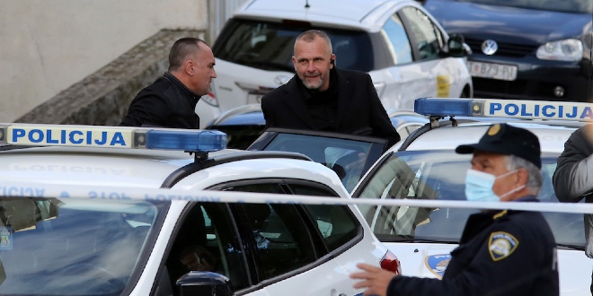 Policija uhitila Splićanina koji je blokirao ulaz u Agram banku