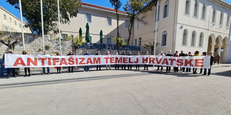 PERFORMANS U SPLITU 'Antifašizam temelj Hrvatske'