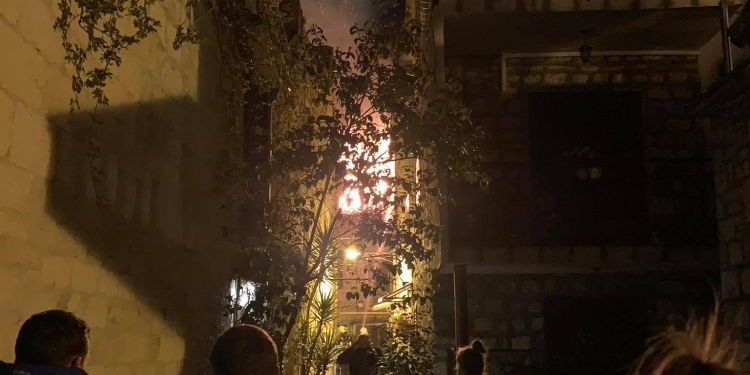 DETALJI TRAGEDIJE U TROGIRU: U požaru kuće poginuo vlasnik, a liječnici se bore za život žene
