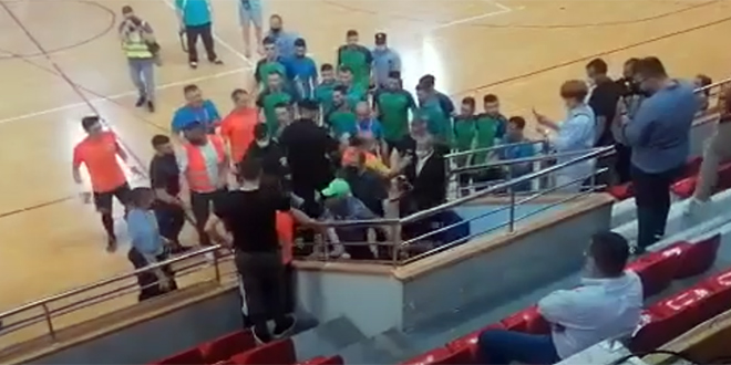VIDEO: Incident nakon finala u Makarskoj, policija izvela predsjednika Olmissuma