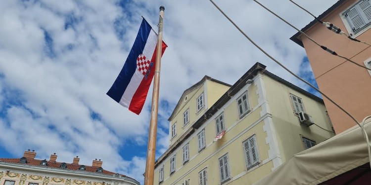 VIDEO: DAN DRŽAVNOSTI Podignuta hrvatska zastava na štandarcu