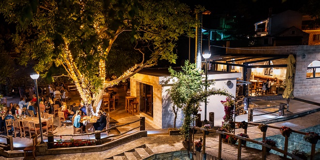 FOTOGALERIJA Marko Pecotić Peco otvorio seriju nastupa uživo u restoranu Familija, održavat će se svakog tjedna 