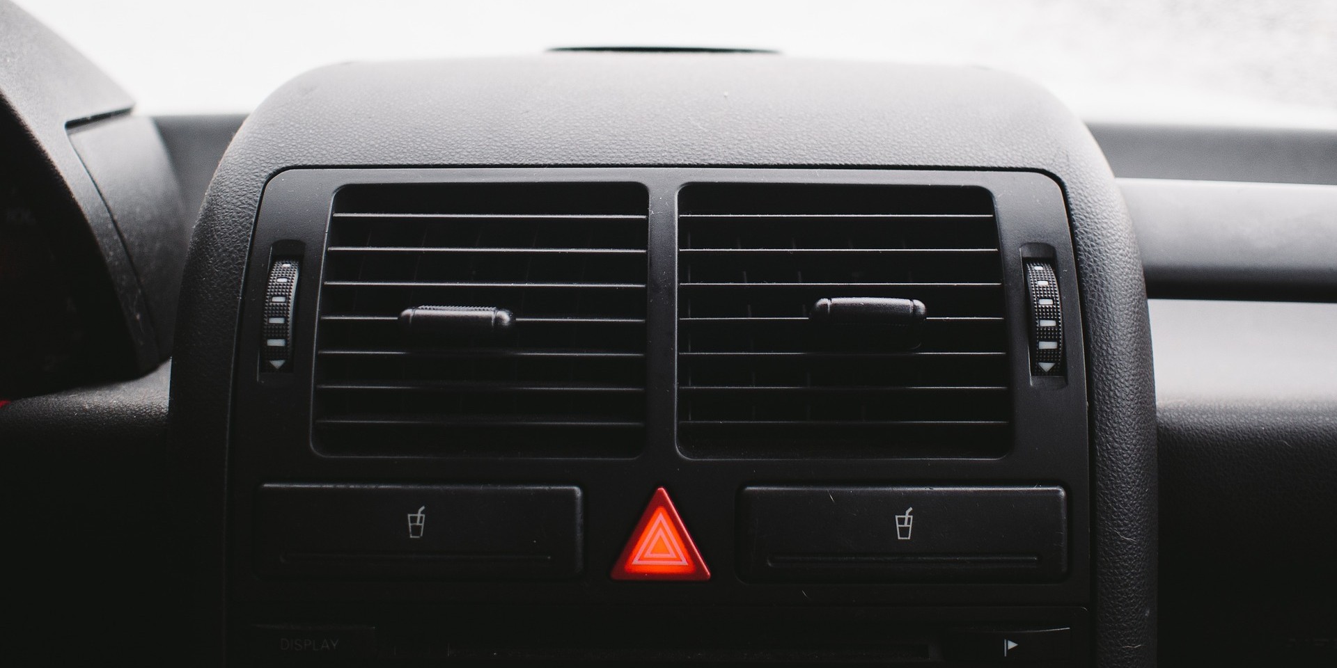 Ovo su korisne sitnice koje bi svaki vozač trebao imati u automobilu