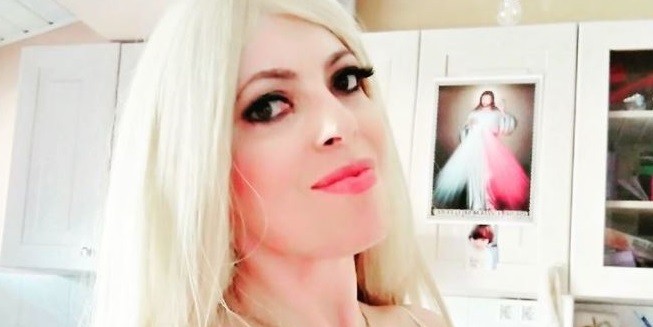 ŠPALINE JEDVA IZDRŽALE Vlasnica najvećih grudi u Hrvatskoj navija za našu nogometnu reprezentaciju