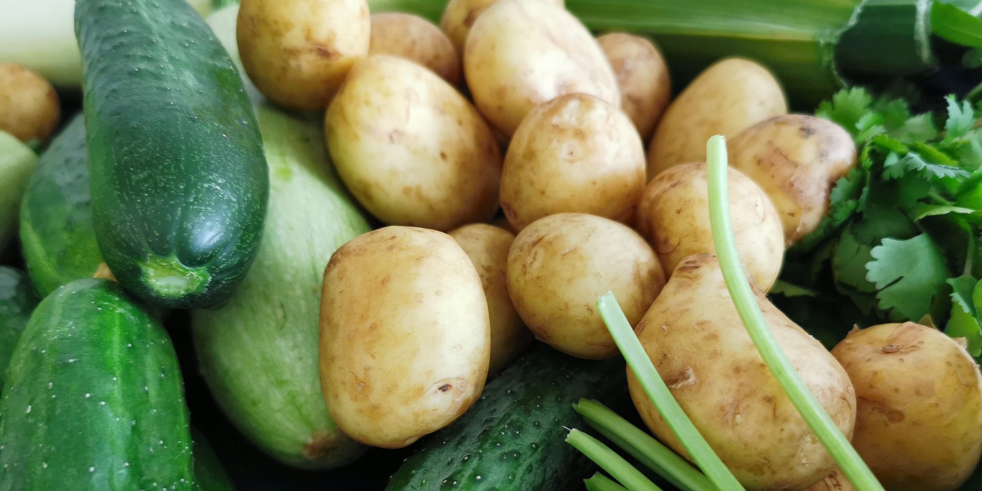 Grčki krumpiri i talijanski krastavci puni opsanih pesticida