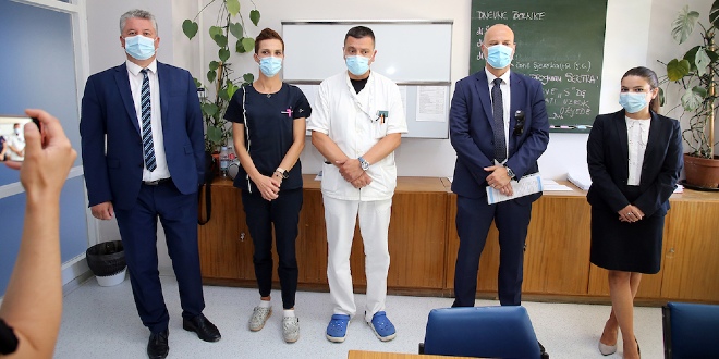 PREPOZNALI KVALITETU RADA Santica & Đapić odvjetničko društvo doniralo 40.000 kuna Zavodu za neurokirurgiju KBC-a Split