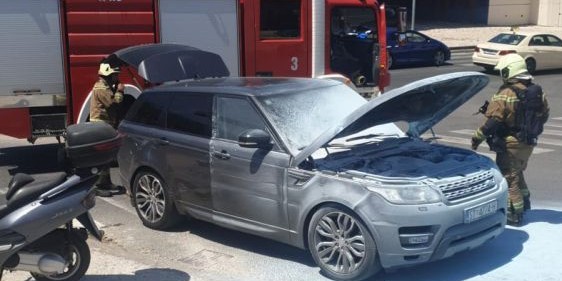MEJAŠI Rover se zapalio u vožnji, građani ga sami ugasili