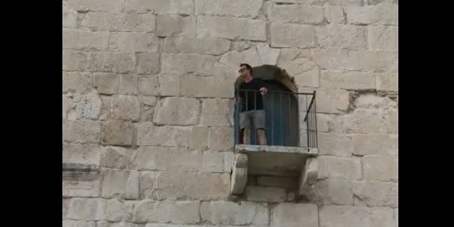 VIDEO Jaukanje i vrištanje iz sveg glasa s balkona u centru Splita